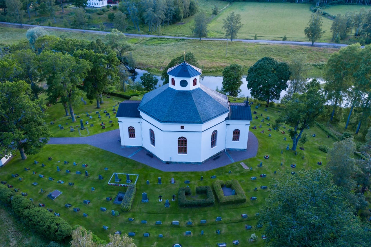 Flygfoto över Silvbergs kyrka
