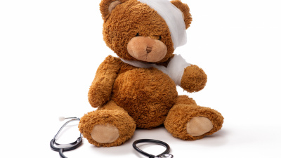 Teddybjörn med bandage och stetoskop